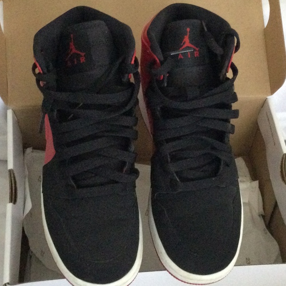 Air Jordan Nike Retro High BG ‘Red Black’ - Picture 2 of 3